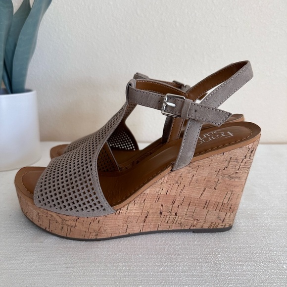 Franco Sarto Clinton2 Taupe Perforated Microsuede Cork Wedge Sandals 7.5M - Picture 3 of 11